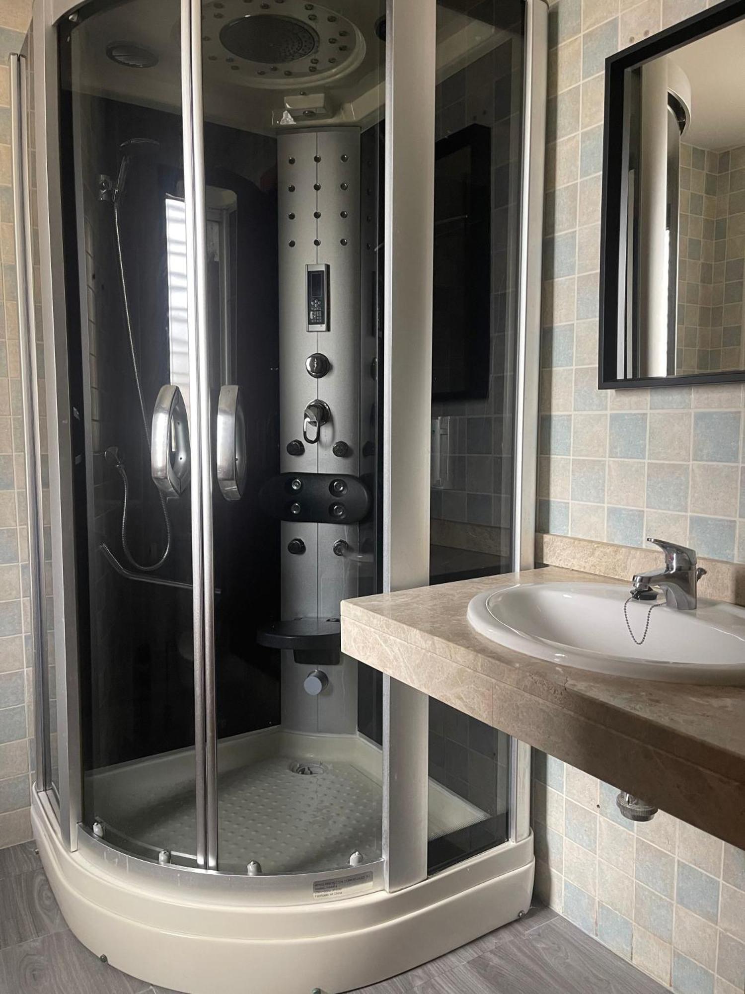 Stelarium-Suite Con Bano Privado En Casa Compartida-Uebica2 Mairena del Aljarafe Exterior foto